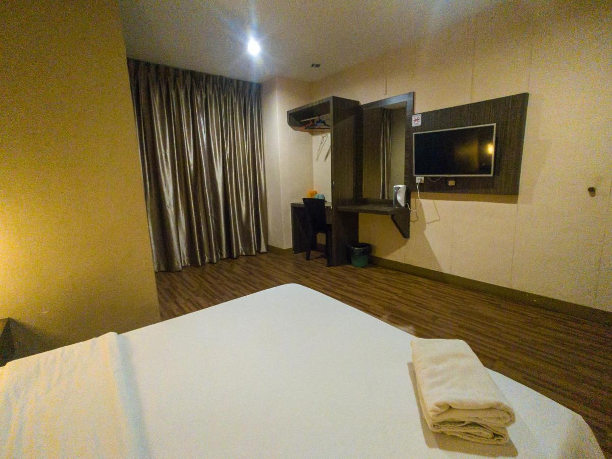V Hotel Johor Bahru Exteriör bild