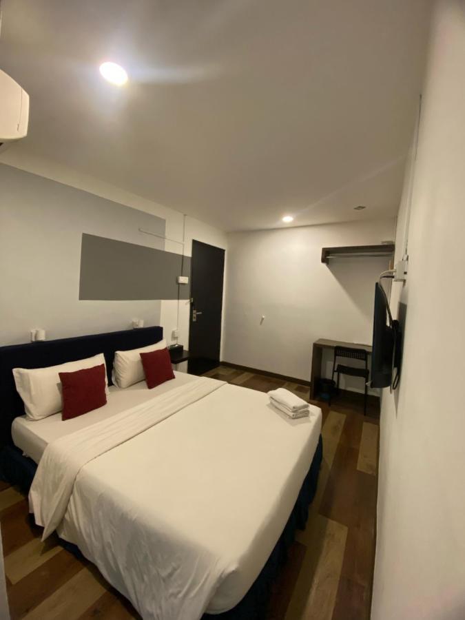 V Hotel Johor Bahru Exteriör bild