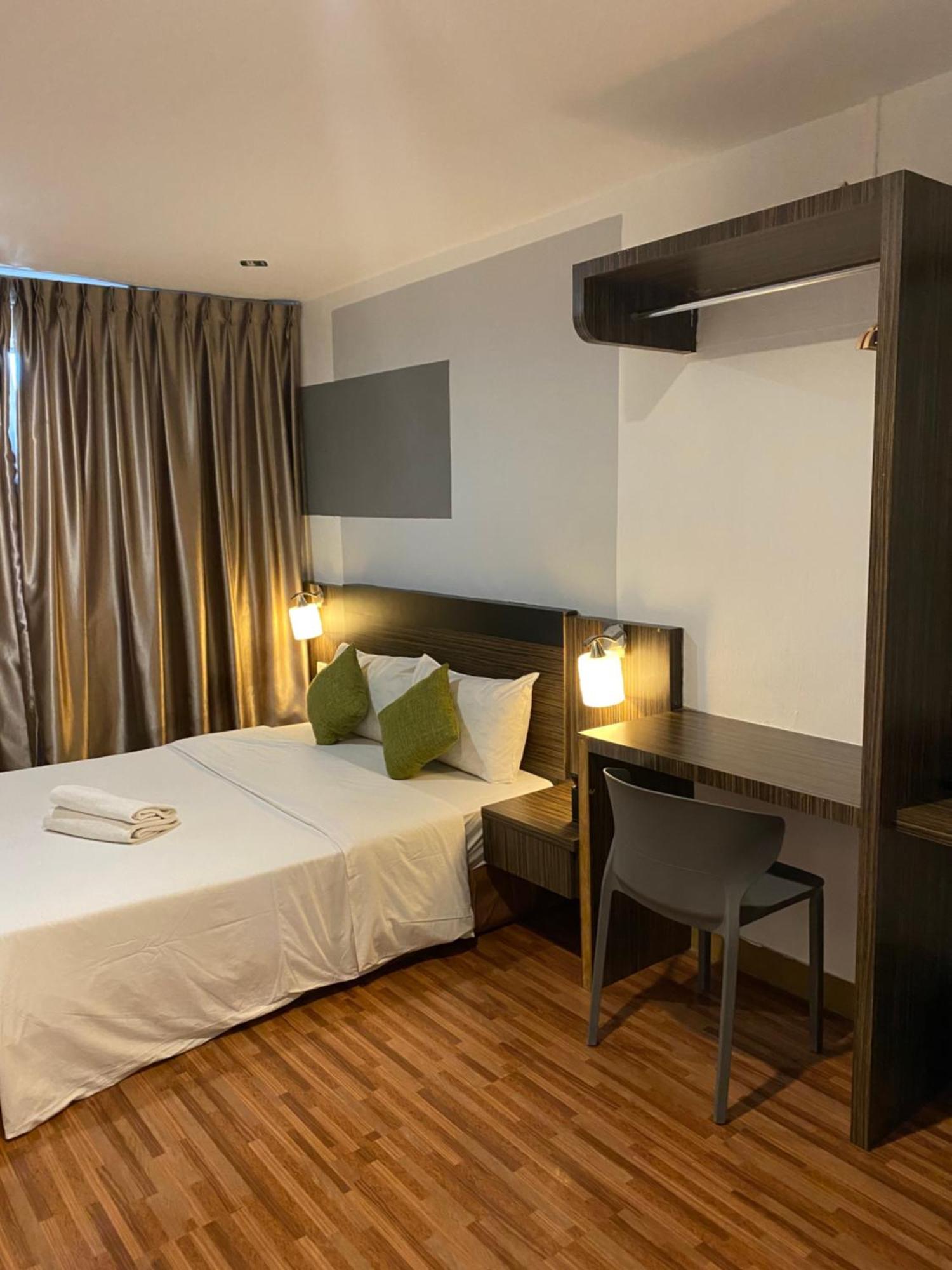 V Hotel Johor Bahru Exteriör bild